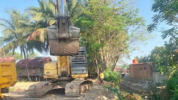 Dinas Pupr Keruk Drainase Di Belakang Alun Alun Sinjai Bersatu