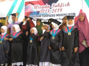 SDIT Mukhlisiin Gowa Wisuda 73 Penghafal Al-qur’an