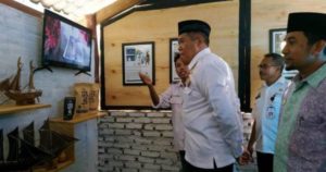Di Bira Bisa Beli Oleh-Oleh Pakai Sampah