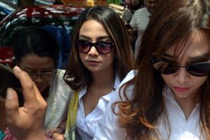 Puluhan Wanita Demo Polda Jatim Soal Prostitusi Online