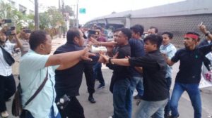 Demo Mahasiswa di Depan Kejati Ricuh