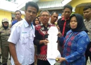 Hadiah Nisan dari KNP Untuk Dinkes Bulukumba