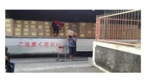 Surat Suara Diangkut Truk Bertulis Aksara Asing