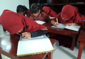Murid SD Negeri Borong Makassar Belajar Alquran Tulis Metode Follow The Line