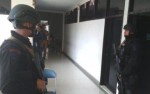 Dikawal Brimob Bersenjata Lengkap, Polisi Geledah Kantor Bupati Gowa