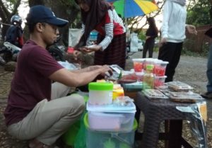 Nikmati Jualan Takjil Bisa Cari Duit Sendiri