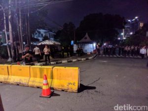 Polisi Tutup Jalan Menuju KPU