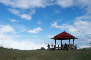 Menikmati Bersihnya Langit Biru di Loka Camp Muntea Bantaeng