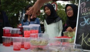 Mahasiswa Manfaatkan Ramadan Berjualan Takjil Untuk Biaya Organisasi