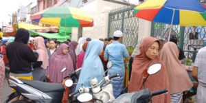 Memilih Pappabuka Puasa Ramadan di Pasar Terong Makassar