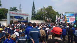 Gelombang PHK Massal Intai Perusahaan BUMN