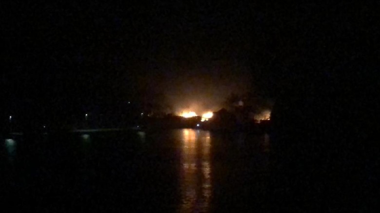 Pascademo berakhir rusuh, warga termasuk ibu-ibu Jayapura ikut ronda meningkatkan keamanan setelah sejumlah pertokoan dijarah