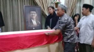 Gubernur Nurdin Abdullah Irup Prosesi Pemakaman IYL