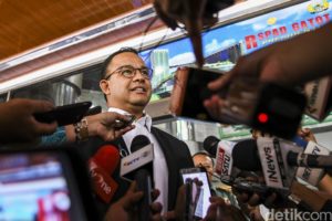 Anies Baswedan Tanggapi Soal Ambulans Pemprov DKI