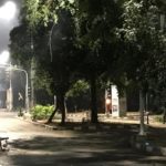 Kericuhan di depan gerbang belakang DPR, Jakarta Pusat, belum mereda. Bahkan, massa lemparkan molotov ke polisi. Termasuk petasan.