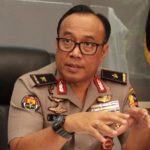 Kapolri copot tiga Kapolda, yakni Kapolda Sultra, Riau, dan Papua. Polri menyatakan mutasi merupakan hal yang biasa.