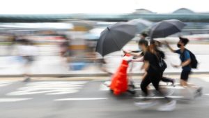 Demonstran Hongkong Terobos Bandara