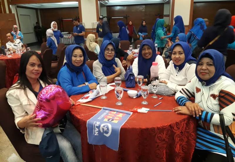 Inilah kisah sukses pemberdayaan anak di reuni 50 tahun Plan Indonesia yang anggota DPRD Jeneponto, Hartono, paparkan