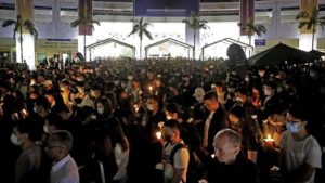 Ribuan Warga Hong Kong Berdoa Untuk Mahasiswa Korban Demo