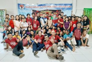 IKA IPA9-10 Smansa 82 Gelar Baksos Natal dan Pemeriksaan Mata Gratis di Panti Asuhan