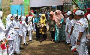 Murid SD Kompleks Borong Sambut Tim Penilai Lomba P2K3 Tingkat Sulsel