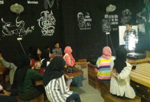 Murid SMAN 21 Makassar, Nonton Bareng Sambil Belajar Sejarah