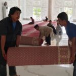 Masjid Agung Syekh Yusuf Gowa disemprot disinfektan sebagai tindak lanjut imbauan Bupati Gowa Adnan Purichta Ichsan.