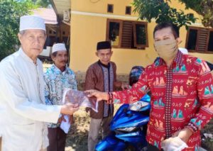 Setda Lutim Bagikan Masker Ke Petugas Keagamaan