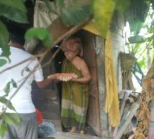 Peduli Fakir Miskin Di Lutra, Komunitas ACL Masamba Berbagi Paket