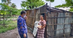 Legislator Takalar Andi Edwin Bagi Sembako Di Empat Desa