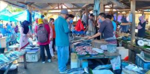 Kadis P2KUKM Lutra Lakukan Ini, Harga Sembako Di Sabbang Stabil