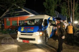 Bupati Lutim Lepas 20 Pasien Positif Covid-19 Jalani Karantina di Makassar