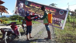 Pendukung Militan Arsyad Kasmar Salurkan APD Di Desa Mekar Sari Jaya Lutra