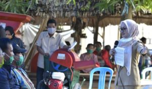 Bupati Lutra Indah Putri Serahkan Alsintan, Ini Pesannya Kepada Petani