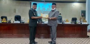 Bupati Luwu Timur Serahkan Ranperda Pertanggungjawaban Pelaksanaan APBD 2019