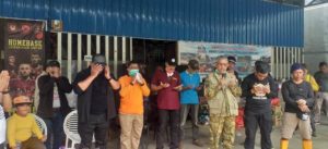 Bupati Husler Apresiasi Kepedulian Relawan Lutim Bantu Korban Bencana Banjir Lutra