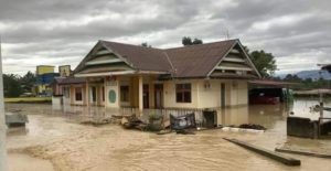 Mes Kejari Lutra Terendam Lumpur