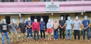 Bawaslu Lutra Bagikan APD Untuk Panwascam dan PKD