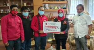 PDI Perjuangan Sumbang 8 Sapi Kurban ke Pemda Lutra
