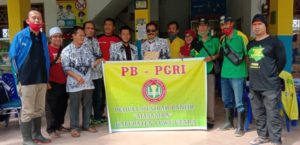 PB PGRI Bantu Korban Banjir Masamba Uang Tunai Rp30 Juta