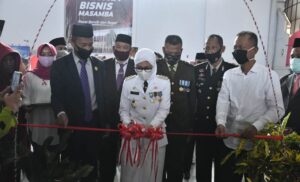 Bupati Lutra Resmikan Sentra Bisnis Masamba Di Hari Kemerdekaan RI