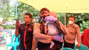 Tim Trauma Healing Polda Sulsel Dampingi Anak-Anak Korban Banjir Masamba Lutra