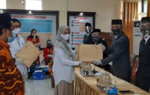 Petahana Bupati Indah Resmi Daftar Ke KPU Lutra