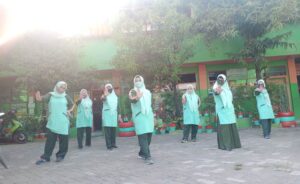 Peringati Haornas, Murid SDN Borong Senam Cegah Covid-19