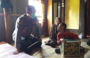 Kapolres Sinjai Bantu Anak Lumpuh Kaku Di Kecamatan Bulupoddo