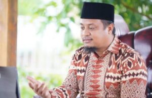 Wagub Sulsel Minta BKD Investigasi Foto Pria Berseragam ASN Tenggak Bir