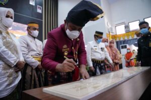 Hadiri HUT Ke 700 Gowa, Wagub Sulsel Lakukan Ini