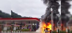 Mobil Kijang Terbakar Di SPBU Alang-Alang Toraja Utara