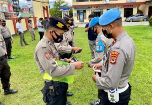 Propam Periksa Personel Polres Lutra