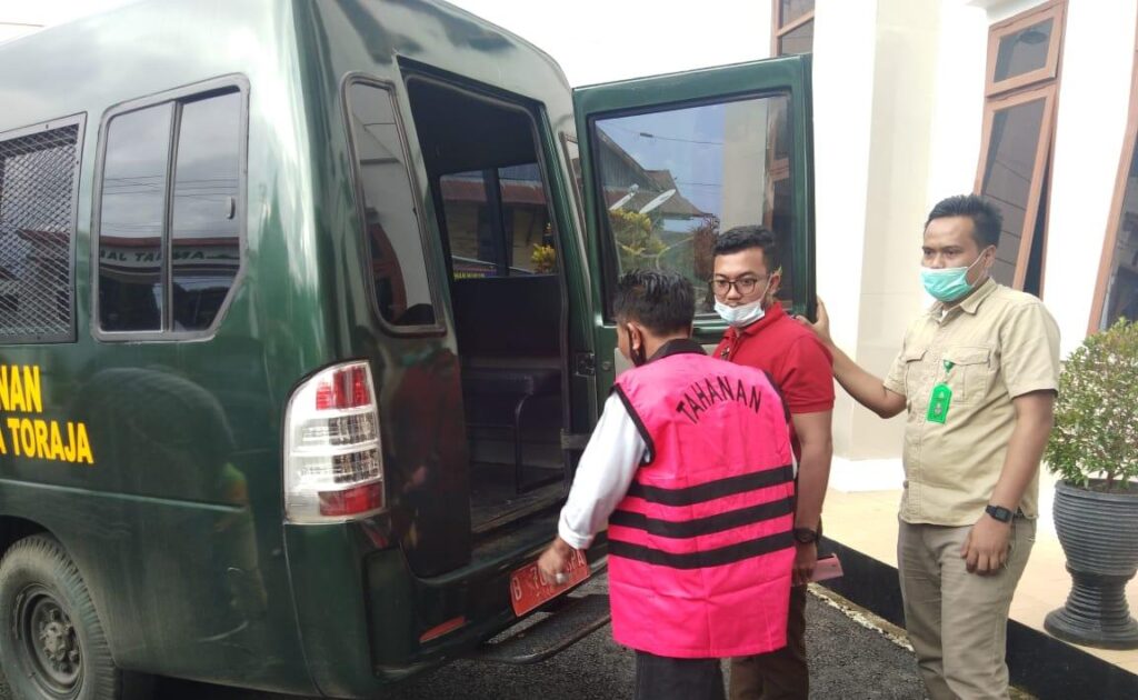 Diduga Korupsi, Kejari Tahan Kepala Lembang Sampeparikan Tana Toraja